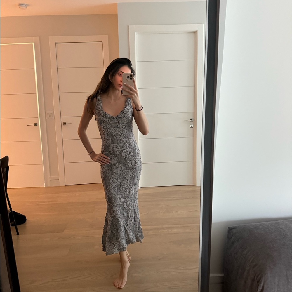 Chic Gray Lace Midi Dress